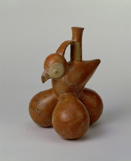 Bottle in the shape of a bird. South America, Ecuador, Manabi province. Chorrera culture (c. 1000-100 BC). h. 19.7 x w. 15.5 x d. 17.0 cm. UEA 850